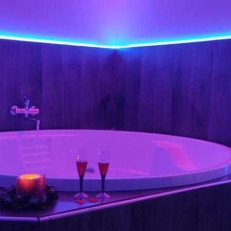 B&B L'Altro Anfiteatro Camera Suite Санта-Мария-Капуа-Ветере Экстерьер фото